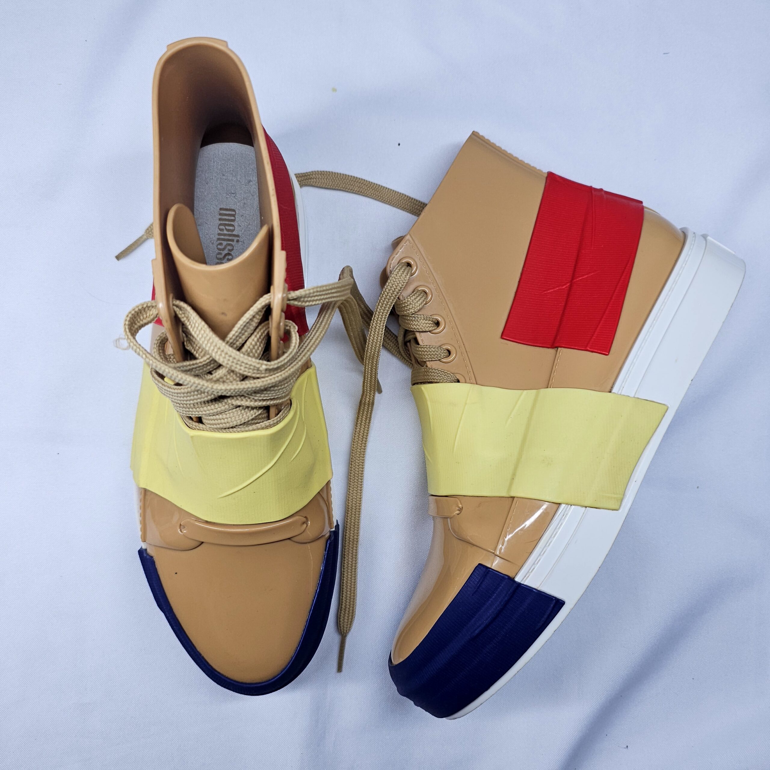 Tênis Melissa Crew bege 38